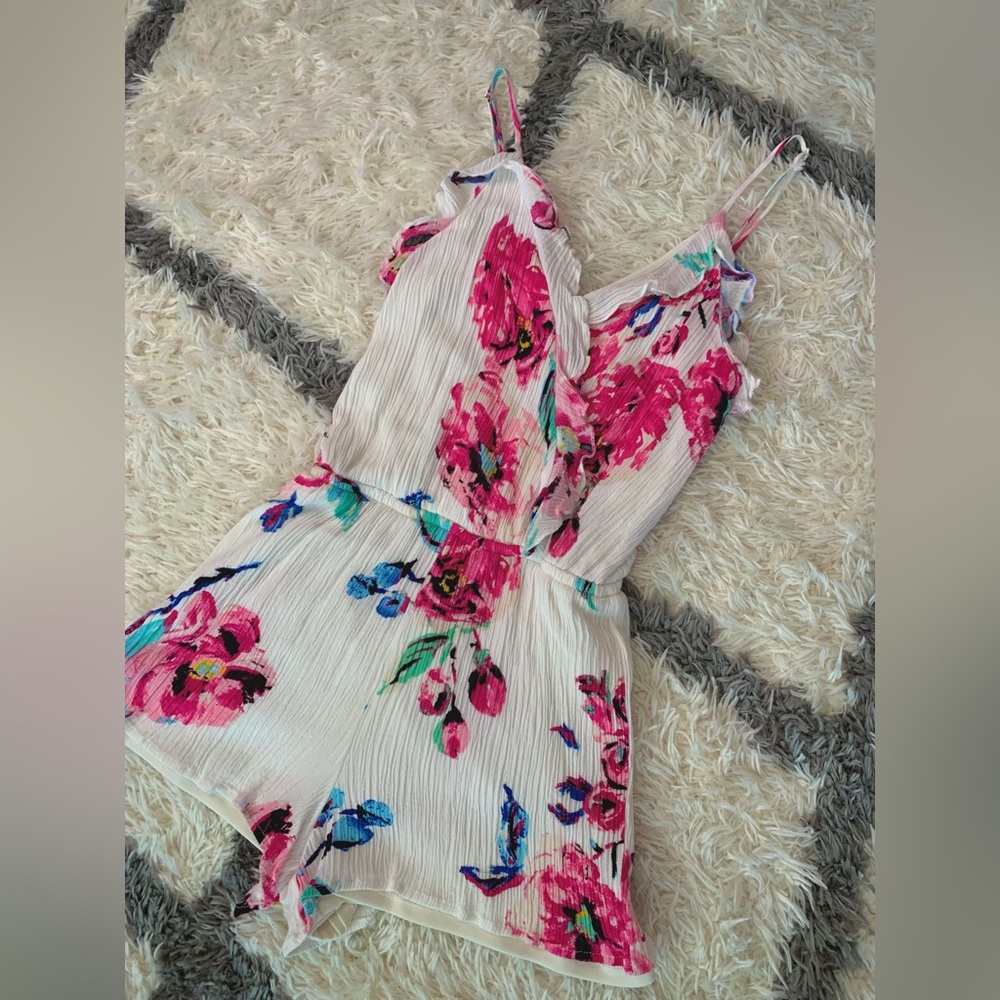 Pink and Cream Floral Romper by One Clothing - Picture 2 of 8